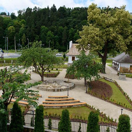 Villa Turris Apartamenty Przy Muszynskim Zamku มูเชนา ภายนอก รูปภาพ